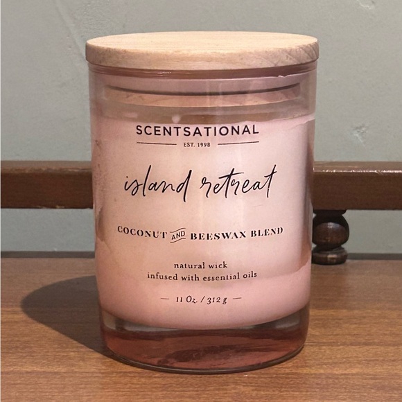Scentsational "Island Retreat" Coconut & Beeswax Blend Luxury Scented Candle - Picture 1 of 5